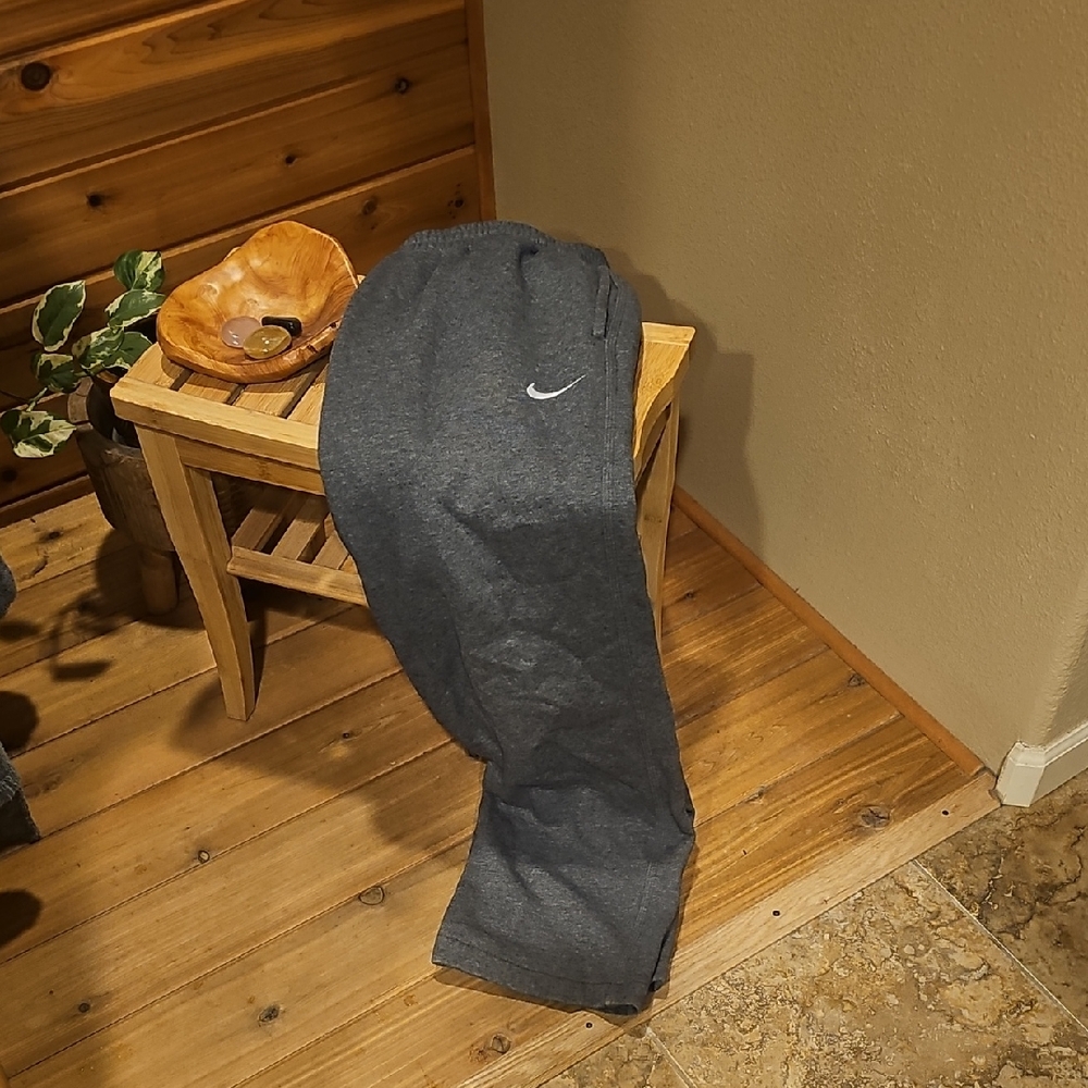 Mens Large Embroidered Nike Relaxed Sweatpants